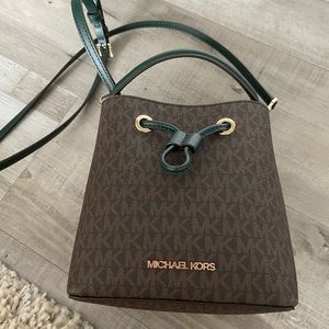 Michael kors crossbody